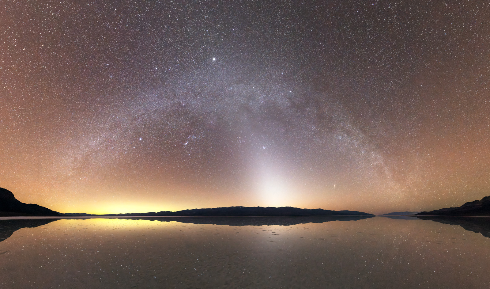 Death Valley under a new moon — Milky Way over Salt Creek